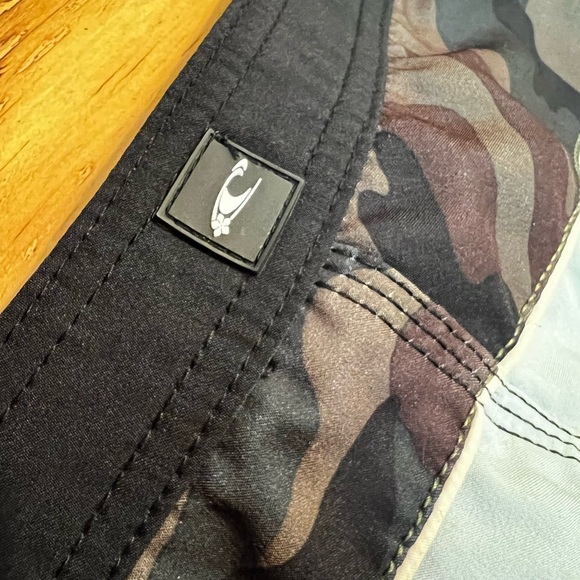 90s O’Neil Board Shorts | Size 7 (Small) | Retro y2k Look, Utility Pocket, Camo! - Picture 10 of 11